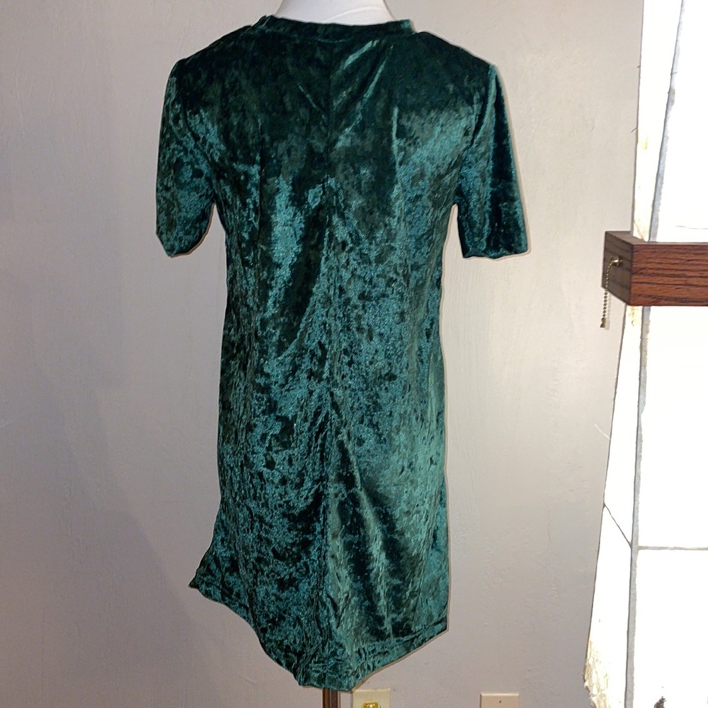 Green Velvet dress - Picture 2 of 3